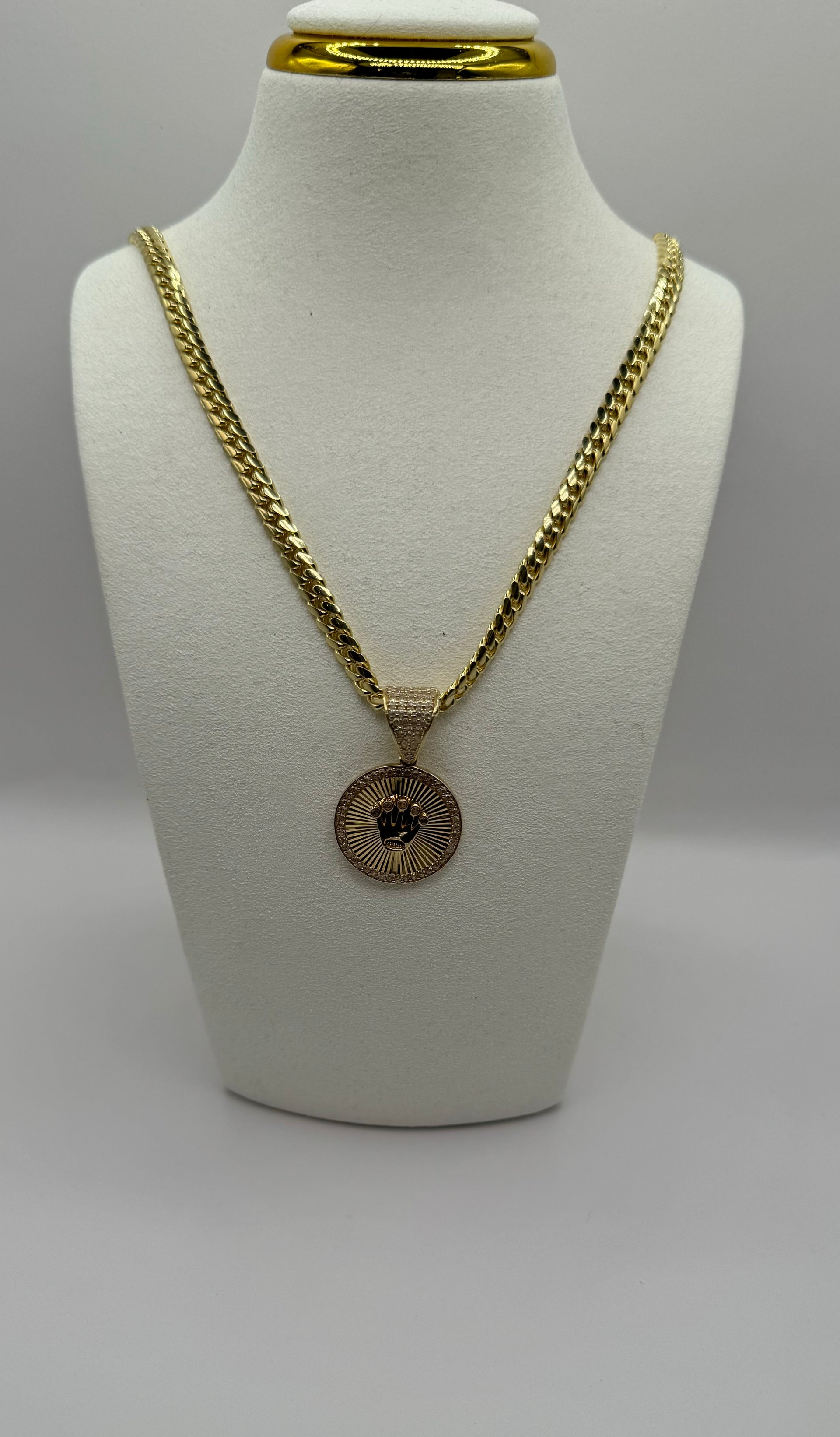 Solid Chain with Pendant